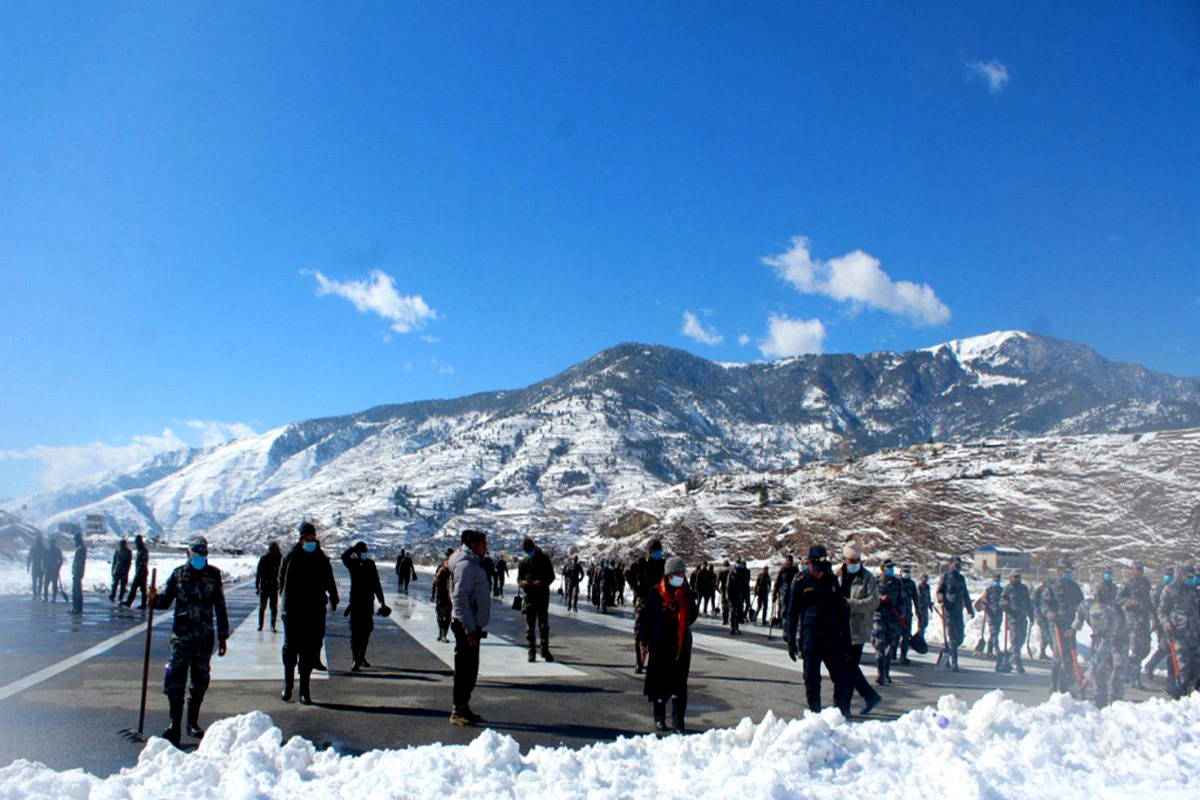 हिउँ पन्छ्याए पछि जुम्ला बिमानस्थल सुचारु